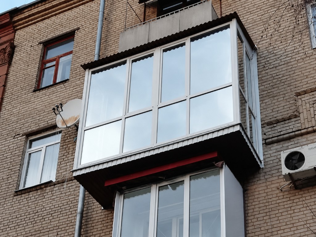 Французький балкон — скління від підлоги до стелі
