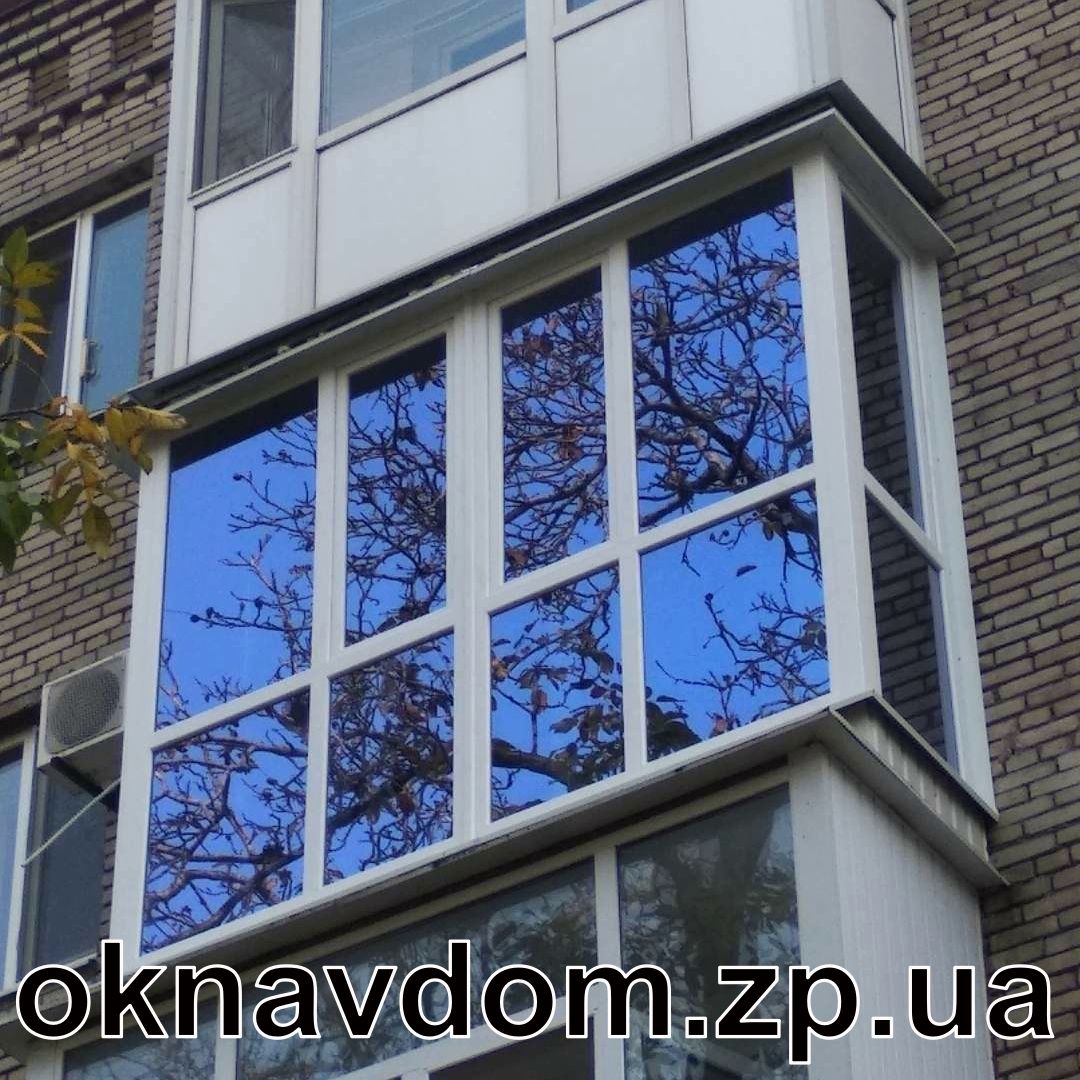 Французький балкон в цегляному 5-поверховому будинку у Запоріжжі