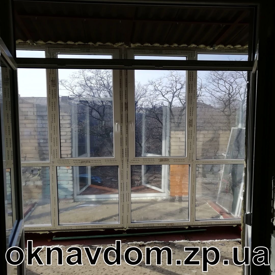 Двостулкові штульпові двері -выход на балкон, при відкриванні двух стулок балкон становится частиною