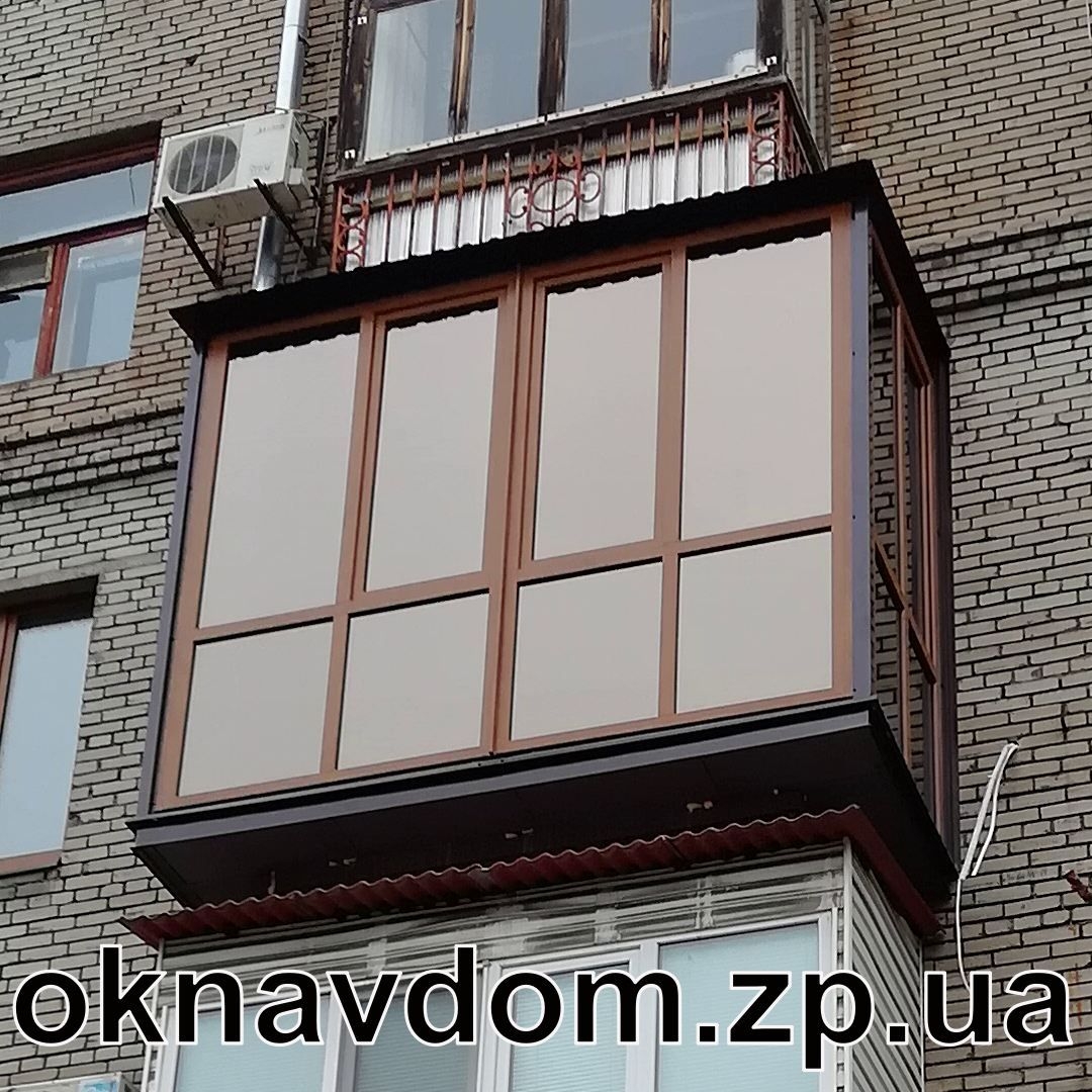 Французький балкон з ламінованого профиля rehau в массе з тонованим склопакетом