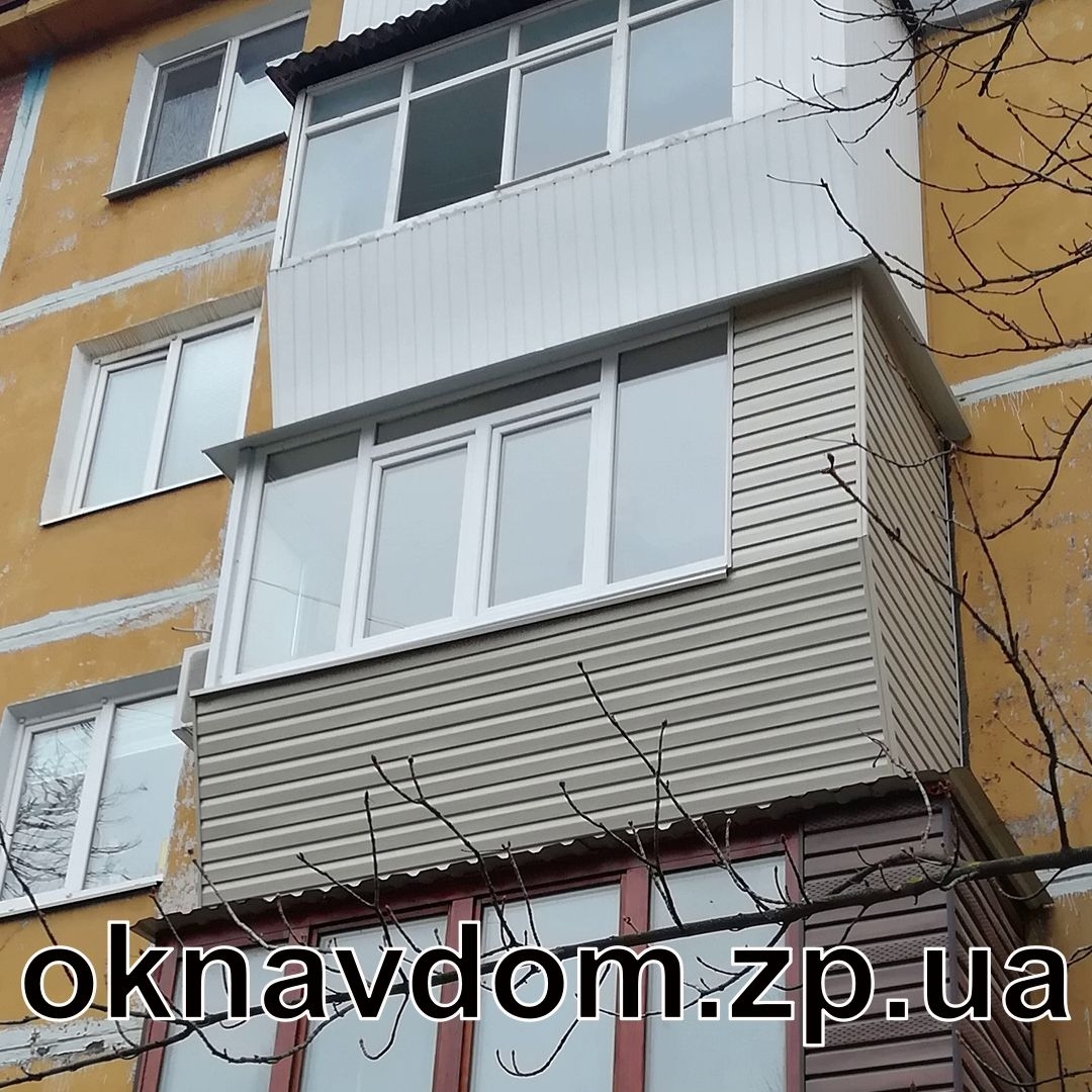Розварка балкона з виносом вперед підвіконник 350мм, обшивка зовнішня сайдинг