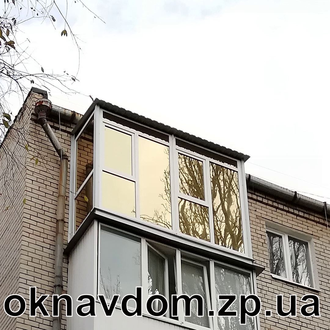 Французький балкон з дахом у Запоріжжі
